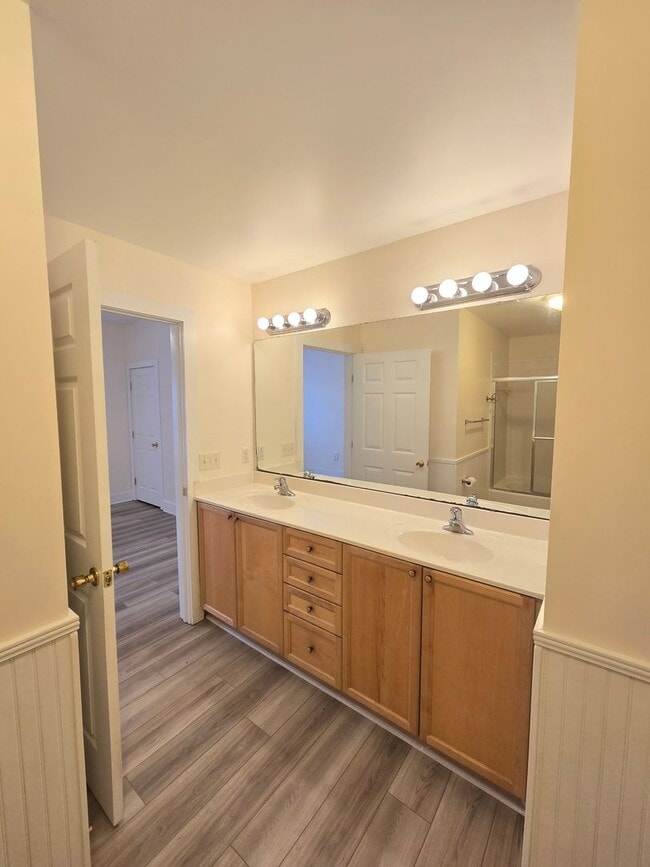 Building Photo - Trolley Path - MOVE IN SPECIAL - $500 OFF FIRST MONTH'S RENT - Minutes to Downtown WILM, Novant M...