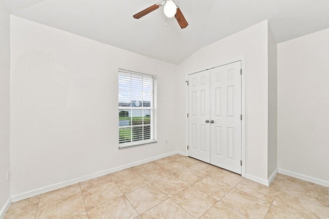Building Photo - 2821 Maguire Dr