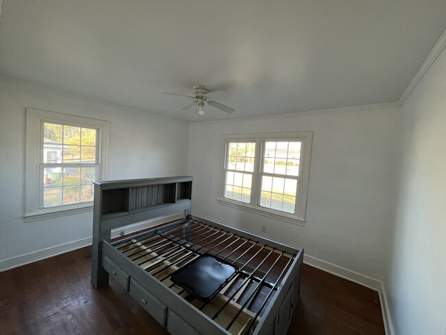 Building Photo - 609 W Greer St