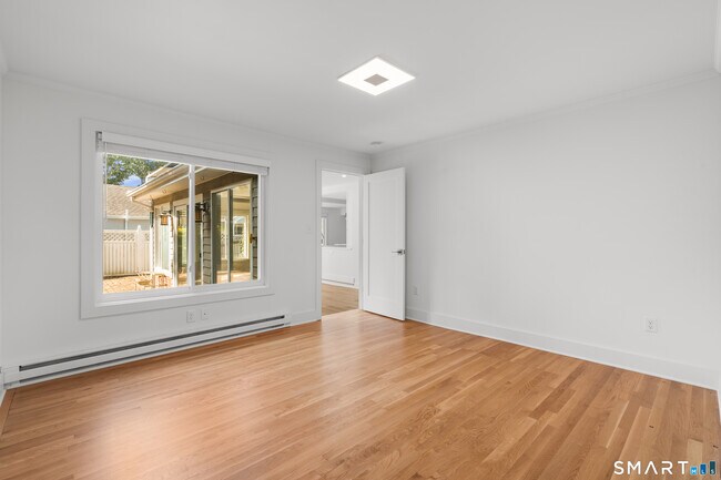 Building Photo - 25 Crescent Bluff Ave