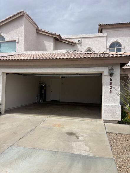 Building Photo - 5624 E Kelton Ln