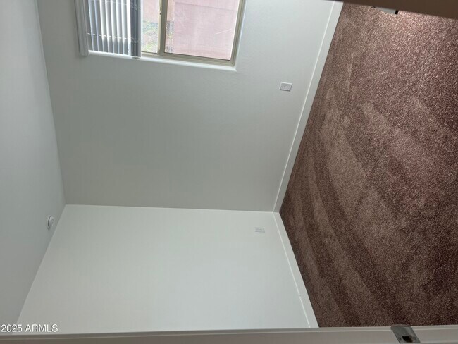 Building Photo - 456 E Shellie Ct