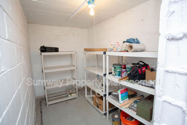 Building Photo - 319 N Newton Lake Dr