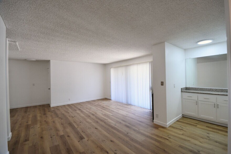 Building Photo - 12245 Chandler Blvd