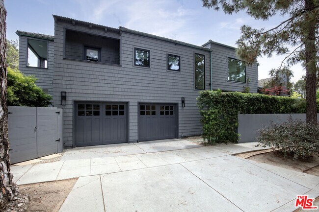 Building Photo - 703 25th St
