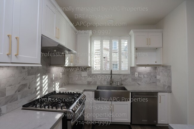 Building Photo - 8057 Sorrento Ln