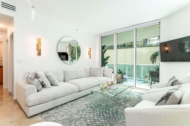 Building Photo - 347 N New River Dr E