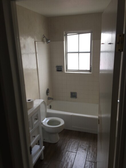 Building Photo - 2885 S Osceola Ave