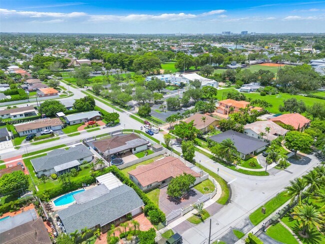 Building Photo - 4400 SW 89th Ave