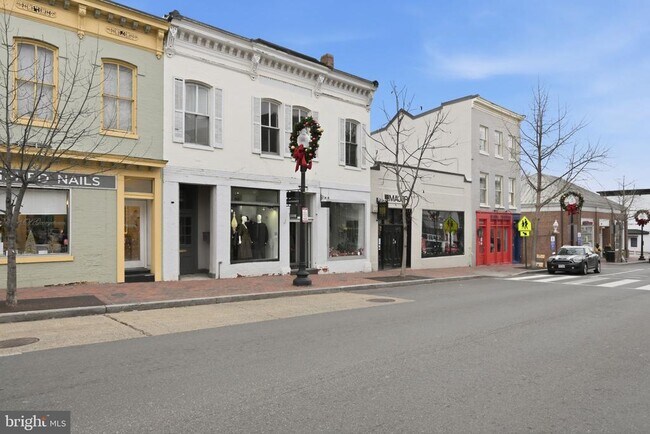 Building Photo - 1419 Wisconsin Ave NW