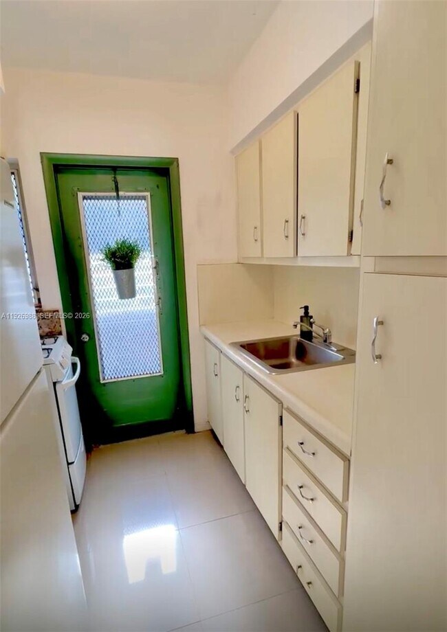 Building Photo - 644 Meridian Ave