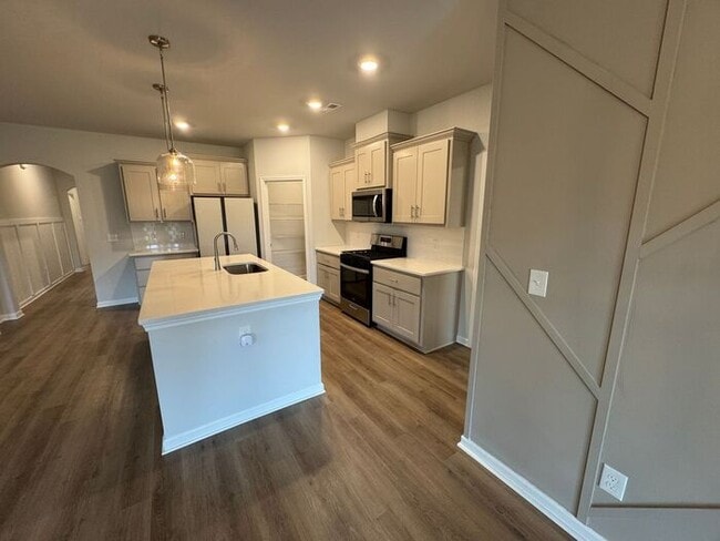 Building Photo - Extra Square footage, Mountain Views