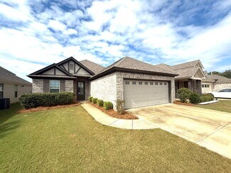 Building Photo - ** 4 Bed 2.5 Bath Located beside Park Cros...