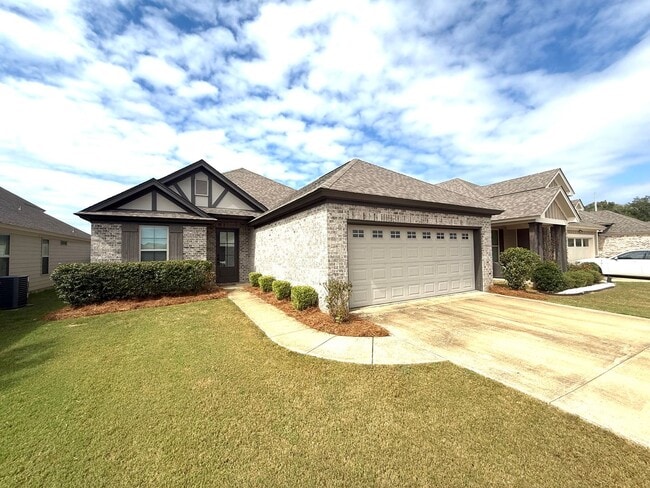 Primary Photo - ** 4 Bed 2.5 Bath Located beside Park Cros...