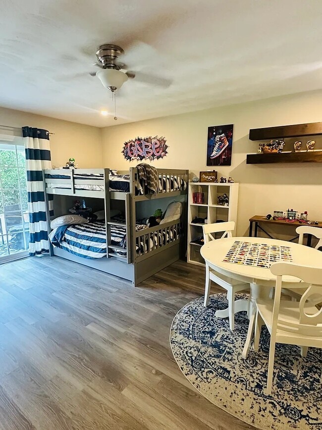 Building Photo - Topiary House