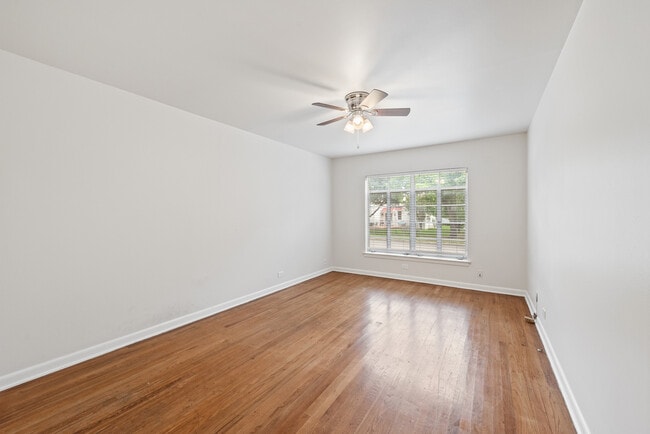 Building Photo - 417 W Gramercy Pl