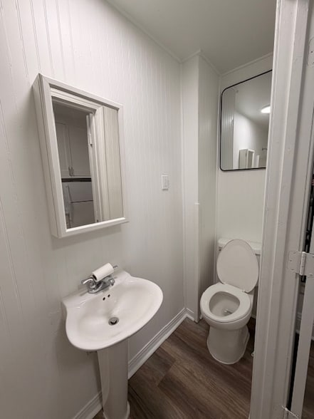 Building Photo - 1564 Laharpe St