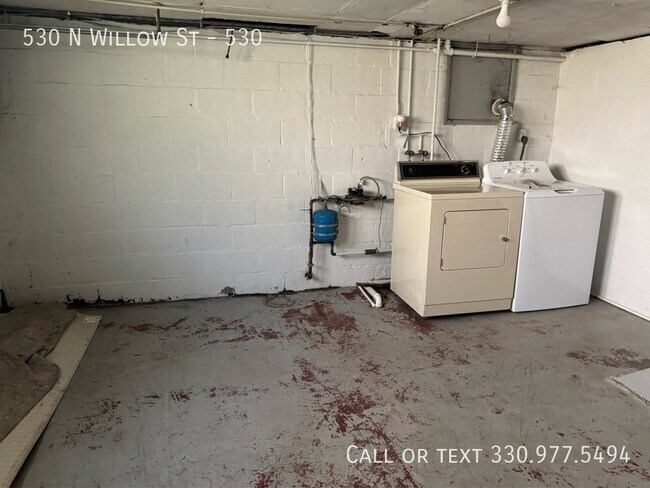 Building Photo - 530 N Willow St