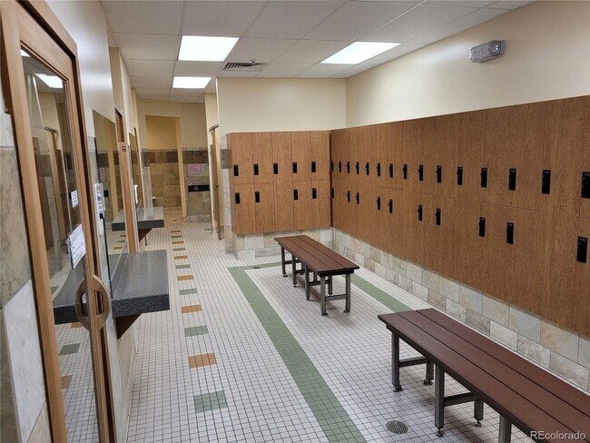 Building Photo - (55+) Newly Renovated 2br Condo in the Hea...