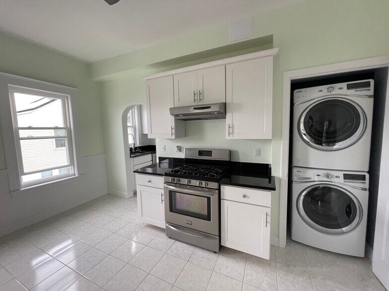 Kitchen with butler's pantry - 58 Bickford Ave