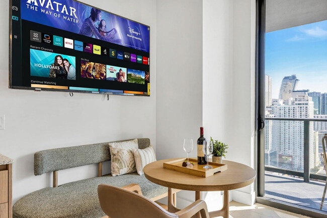 Building Photo - 601 NE 1st Ave