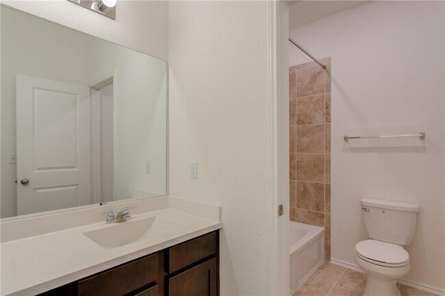 Building Photo - 224 Montauk Loop