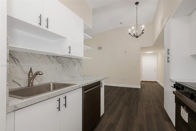 Building Photo - 3211 Sabal Palm Manor