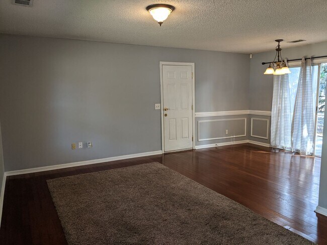 Building Photo - 1226 Roberts Way