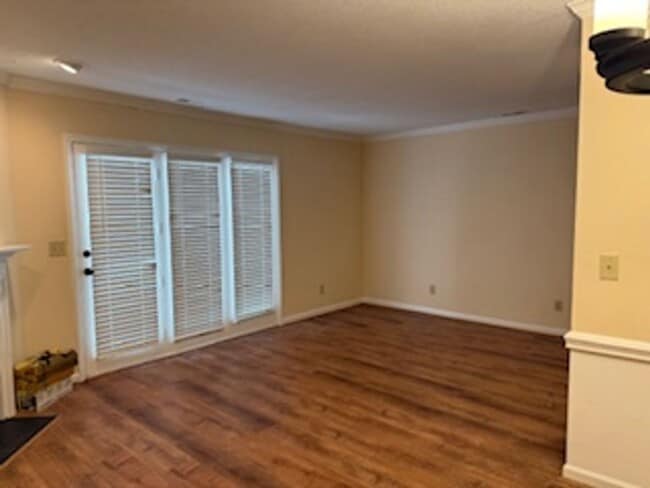 Building Photo - 3205 Coachman's Way