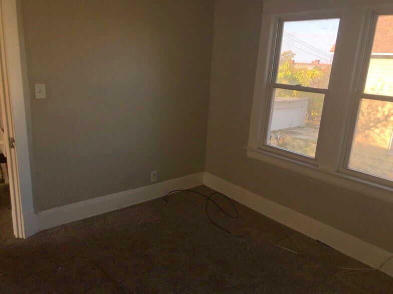 Building Photo - 1830 Mannering Rd