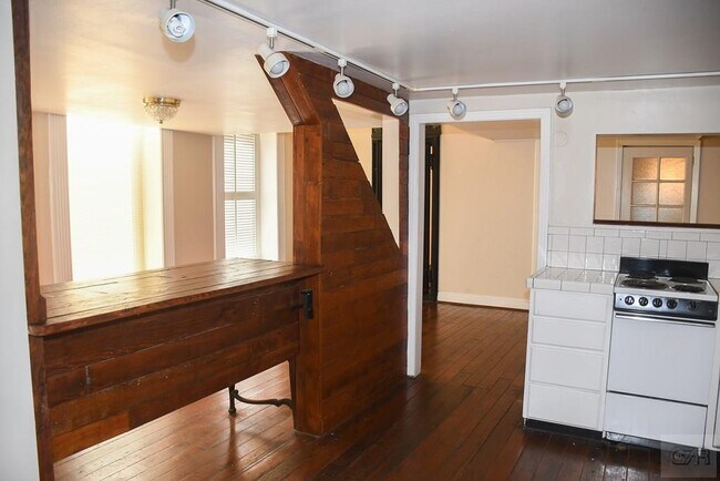 Building Photo - 2118 Strand St