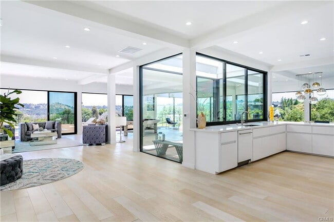 Building Photo - 9653 Highridge Dr