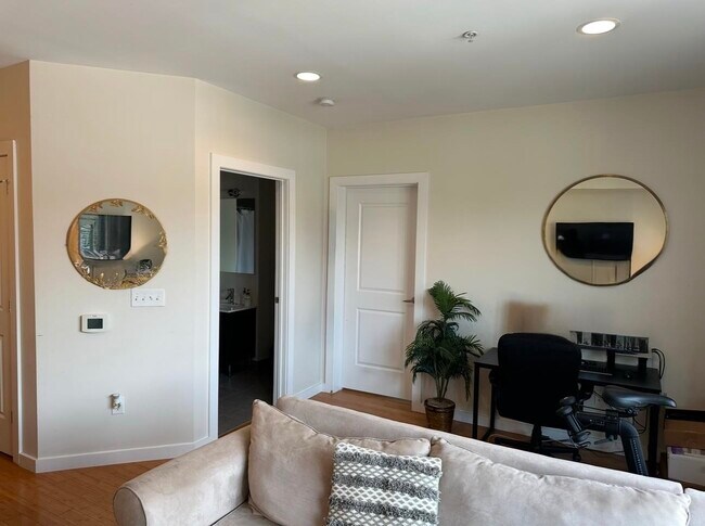 Building Photo - 1325 Adams St