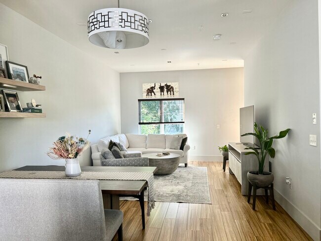 Building Photo - 1672 DeKalb Ave NE