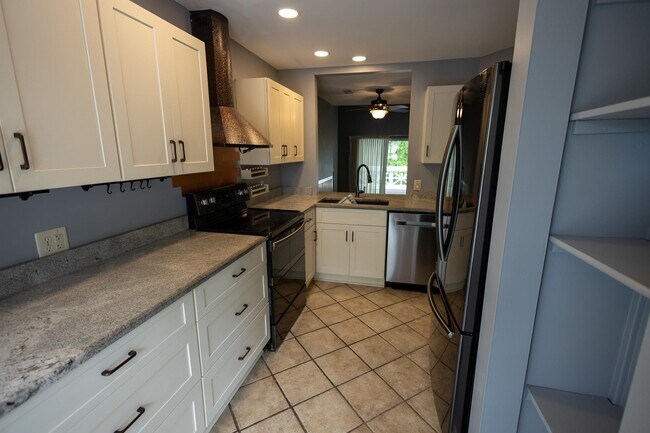 Building Photo - 1473 S Mariners Pointe