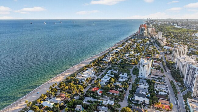 Building Photo - 3020 NE 32nd Ave