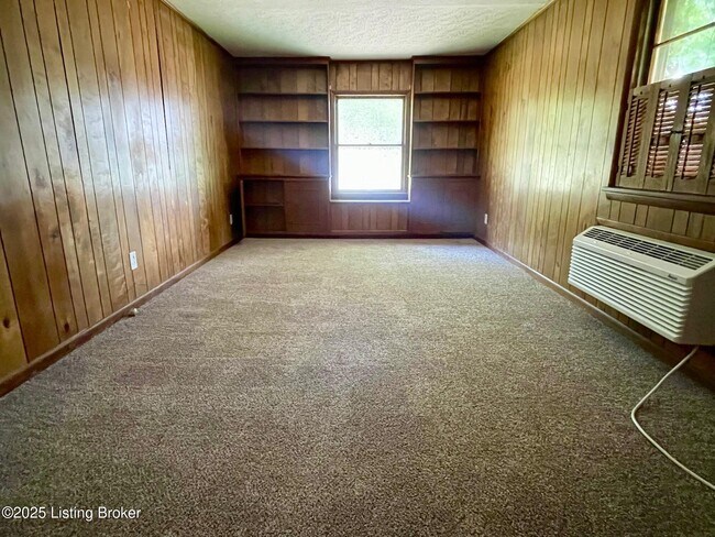 Building Photo - 2421 Ridgeview Ave