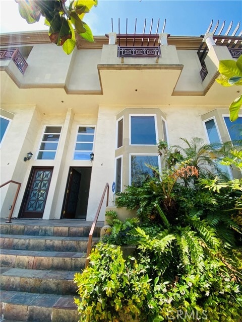 Primary Photo - 4959 Laurel Canyon Blvd