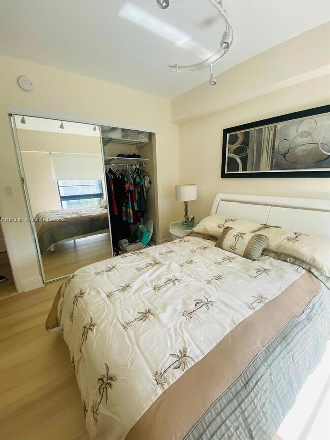 Building Photo - 575 Crandon Blvd