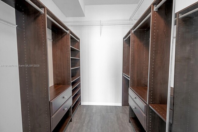 Building Photo - 1900 N Bayshore Dr