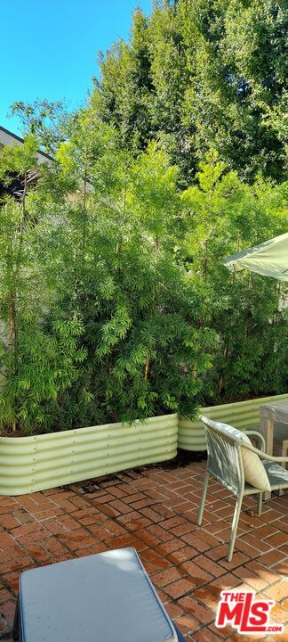 Building Photo - 1107 S Bundy Dr