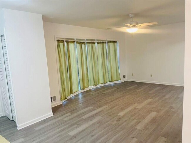 Building Photo - 39 Thomas St