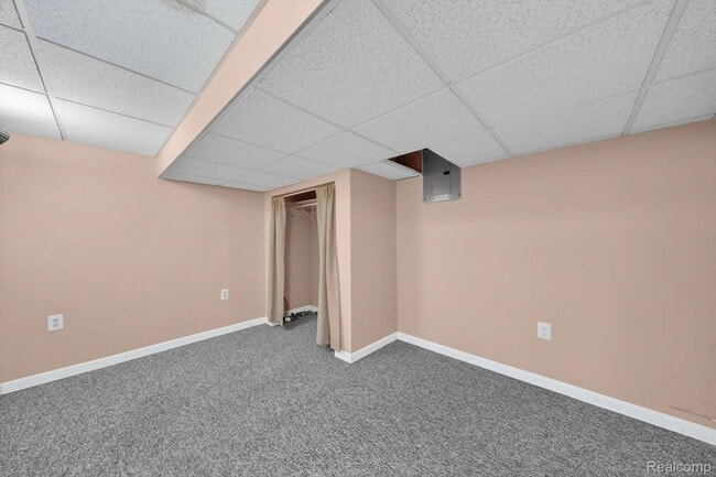 Building Photo - 11223 Hemlock Dr