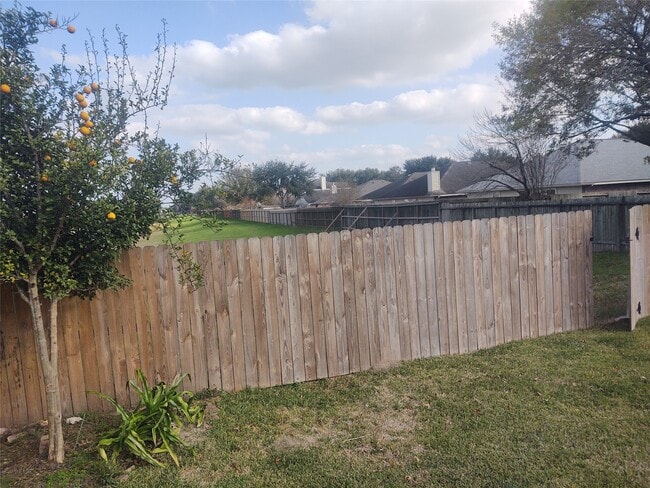 Building Photo - 32227 Willow Creek Park