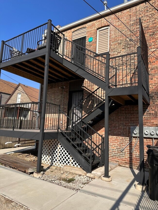 Building Photo - 1838 W 57th St