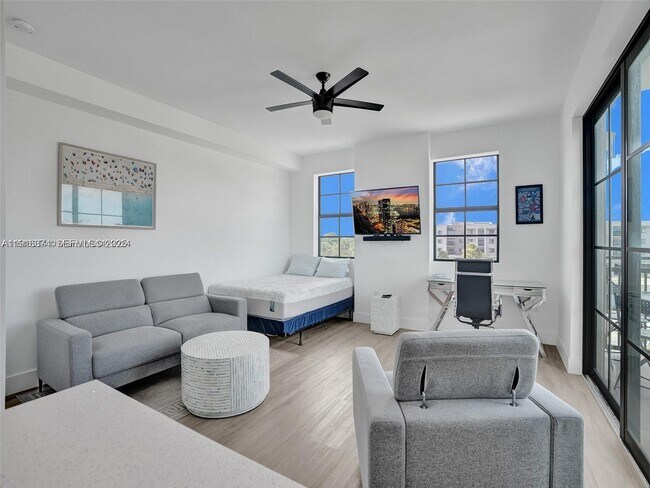 Building Photo - 4100 SW 64th Ave