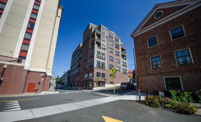 Building Photo - 17 Chapel St