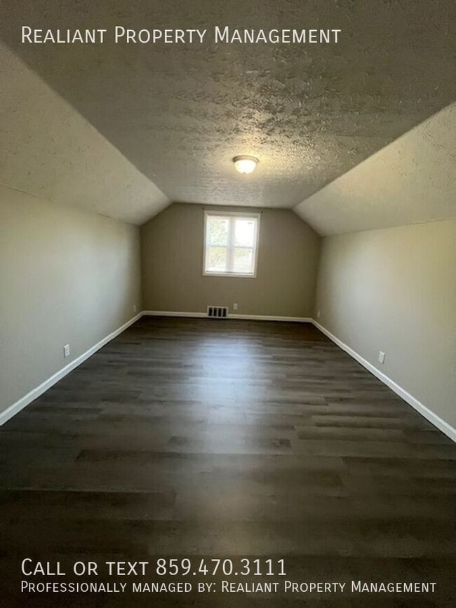 Building Photo - 1686 Hill View Pl