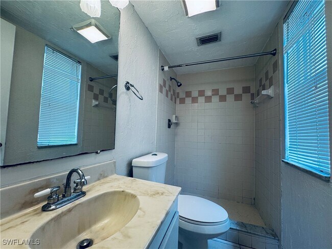 Building Photo - 12670 Kenwood Ln