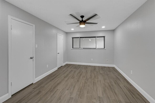 Building Photo - 4515 Larch Dr
